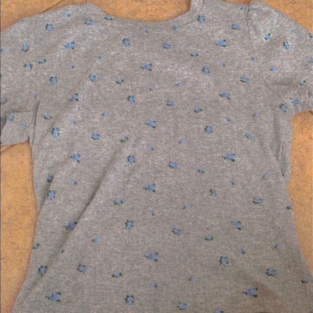 Grey shirt with blue flowers